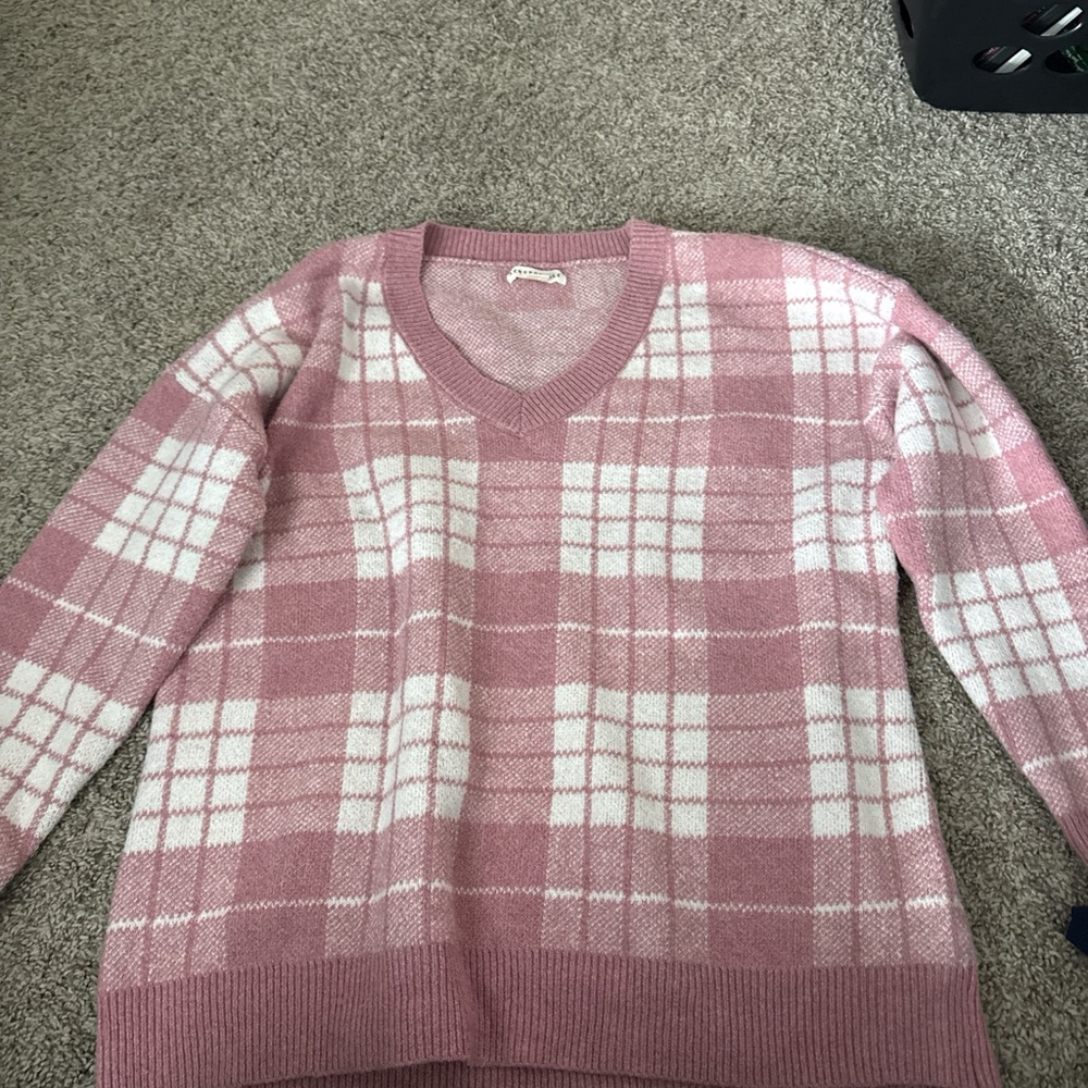 Aeropostale Pink and White V-Neck Sweater